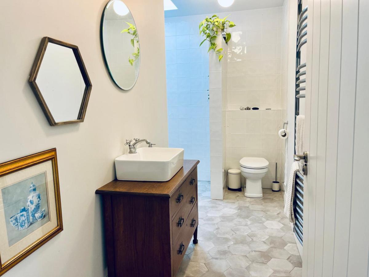 Harbour View Retreat Cro Na Mbo Apartment Midleton Bagian luar foto